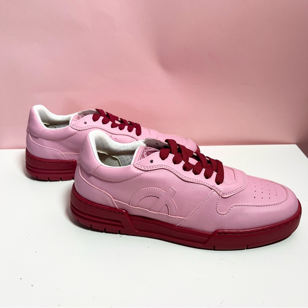 Nicki Minaj loci pink and red sneakers